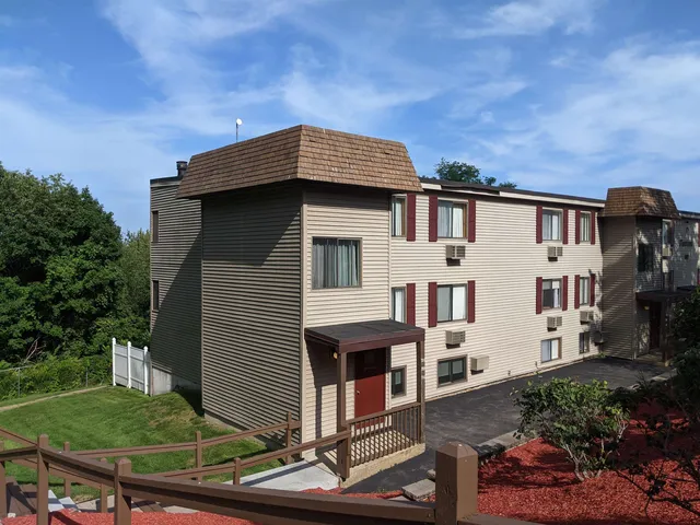 $1,600 | 107 Treetop Circle, Unit 711, Laconia, NH 03246