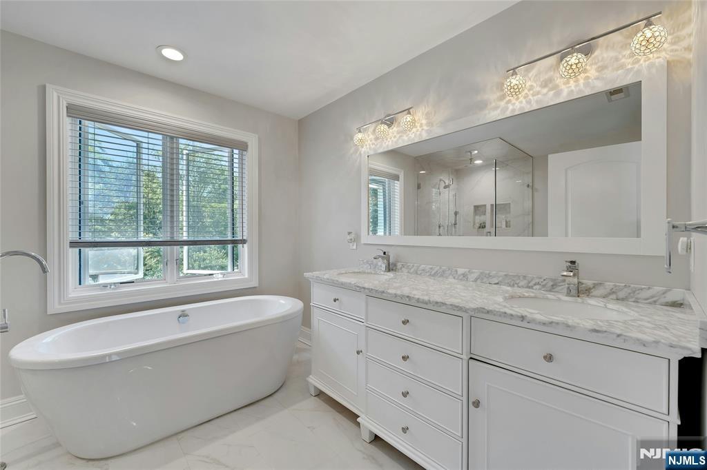 697 Terrace Drive Paramus, NJ 07652 - Photo 17 of 30