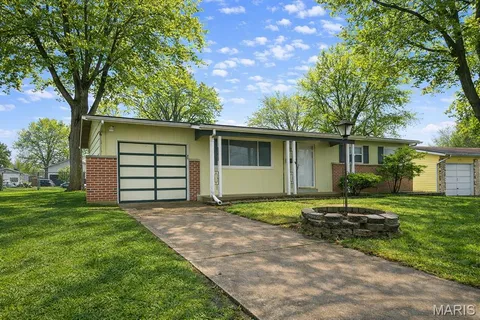 $189,000 | 1395 Redbird Drive, Florissant, MO 63031