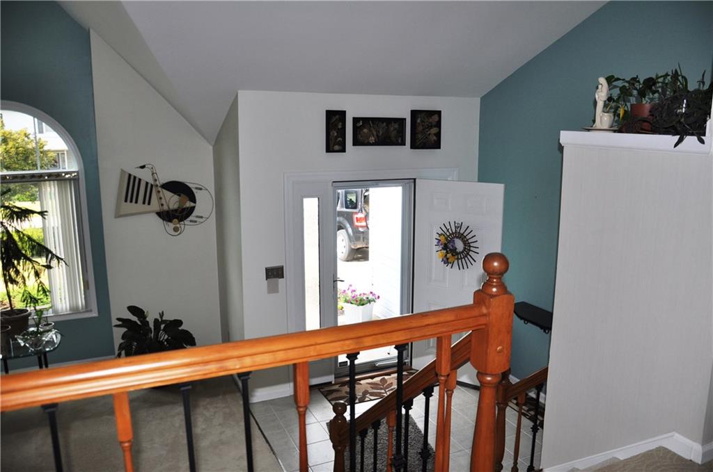220 Sycamore Ridge Drive Springdale, PA 15144 - Photo 4 of 24 Entry