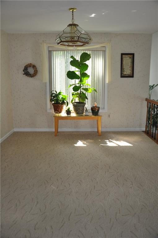 220 Sycamore Ridge Drive Springdale, PA 15144 - Photo 6 of 24 Dining area