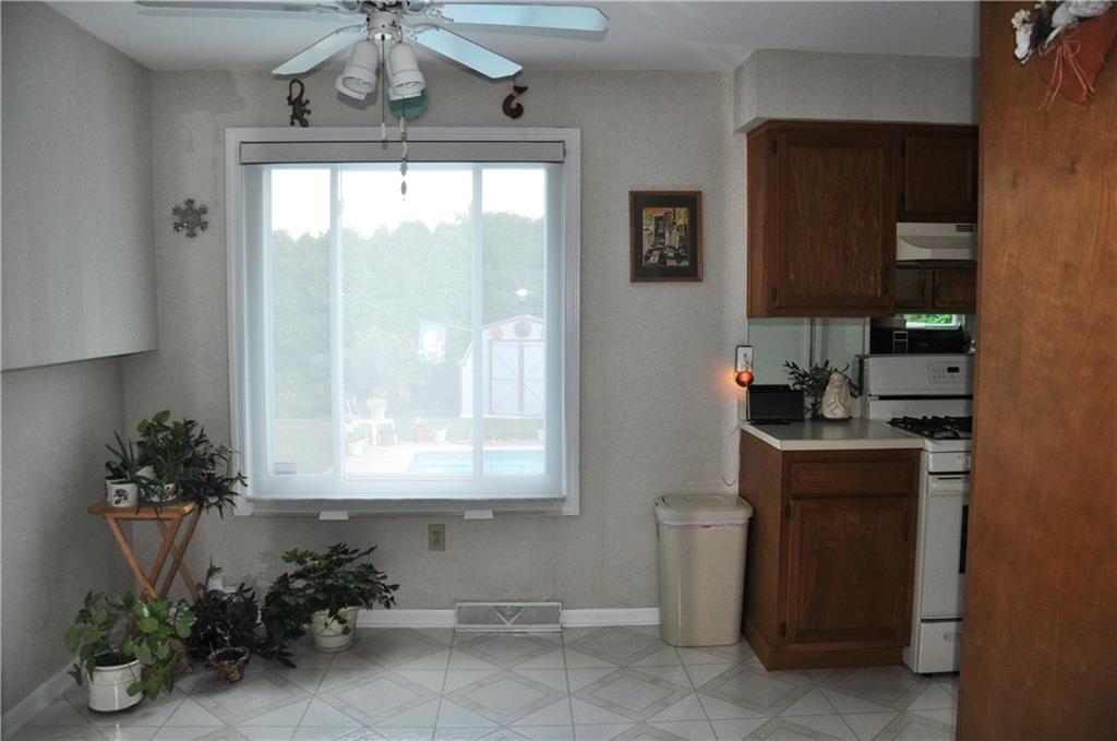 220 Sycamore Ridge Drive Springdale, PA 15144 - Photo 8 of 24 Kitchen eat-in area