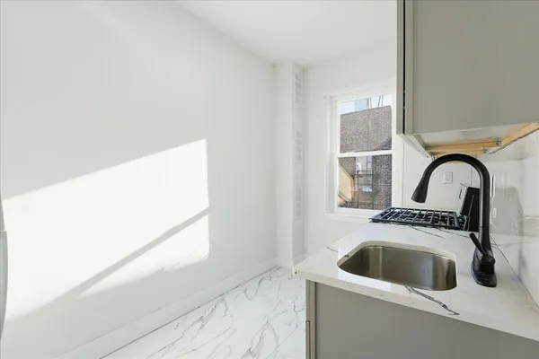 $2,000 | 117 Corbin Avenue, Unit 405, Jersey City, NJ 07306