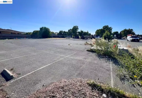 $700,000 | 3745 Railroad Avenue, Pittsburg, CA 94565