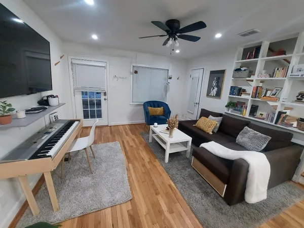 $2,100 | 1850 Portsmouth Street, Unit 1, Houston, TX 77098