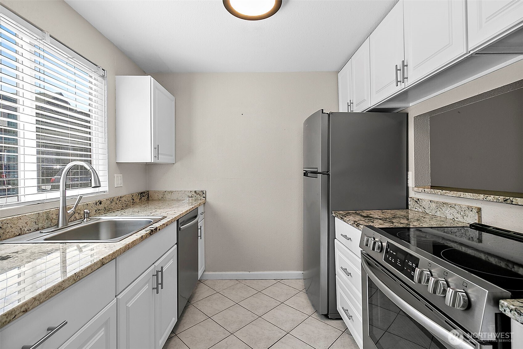 1040 South 320th Street, Unit 5 Federal Way, WA 98003 - Photo 3 of 32