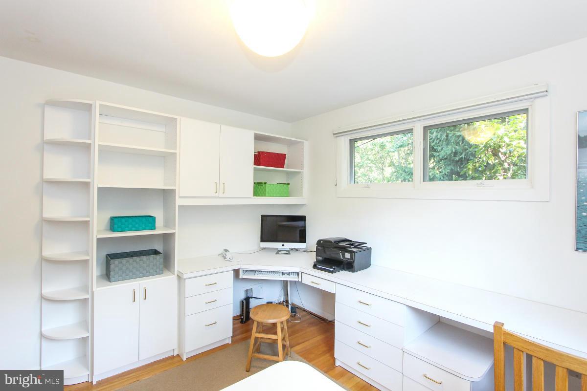 6515 East Halbert Road Bethesda, MD 20817 - Photo 14 of 21 Bedroom