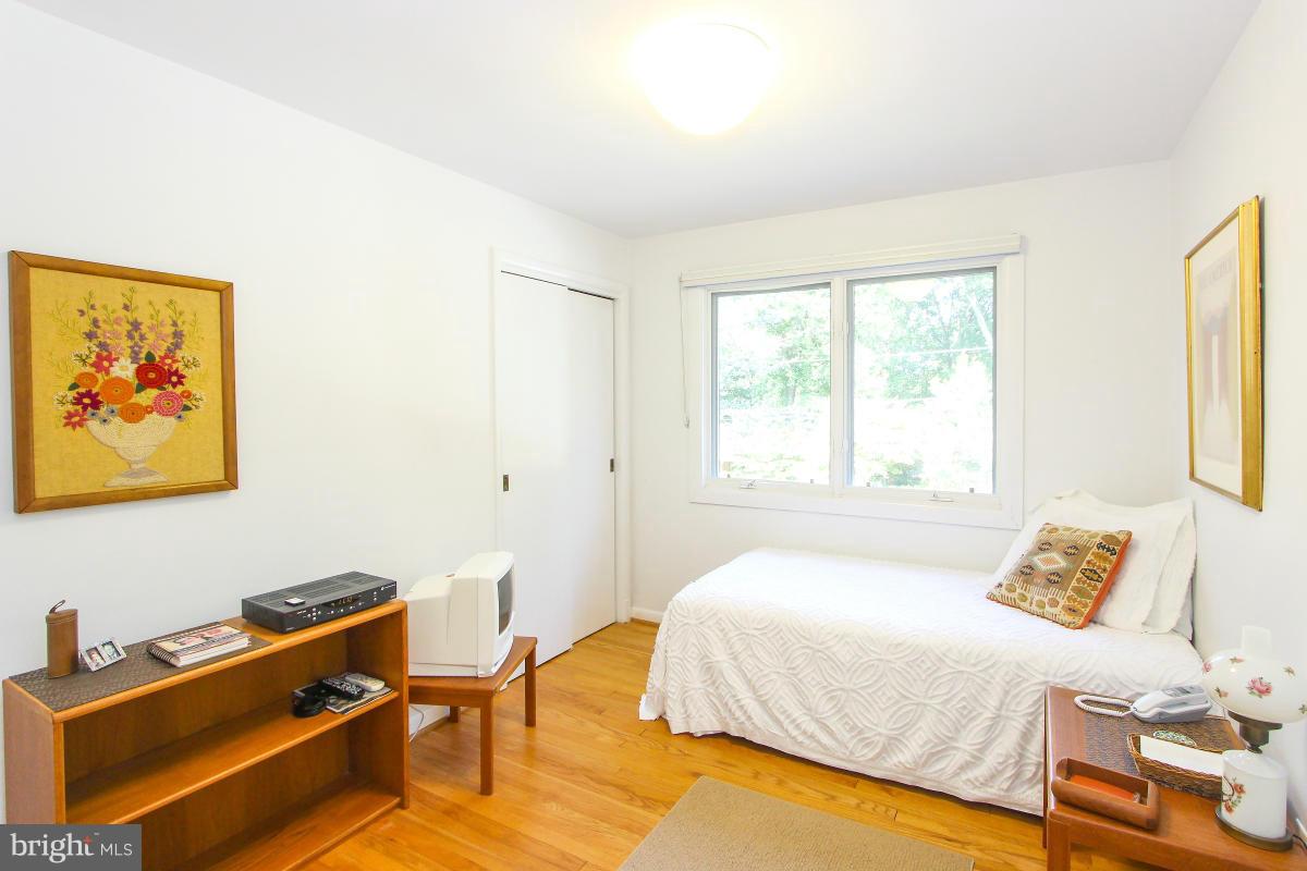 6515 East Halbert Road Bethesda, MD 20817 - Photo 15 of 21 Bedroom