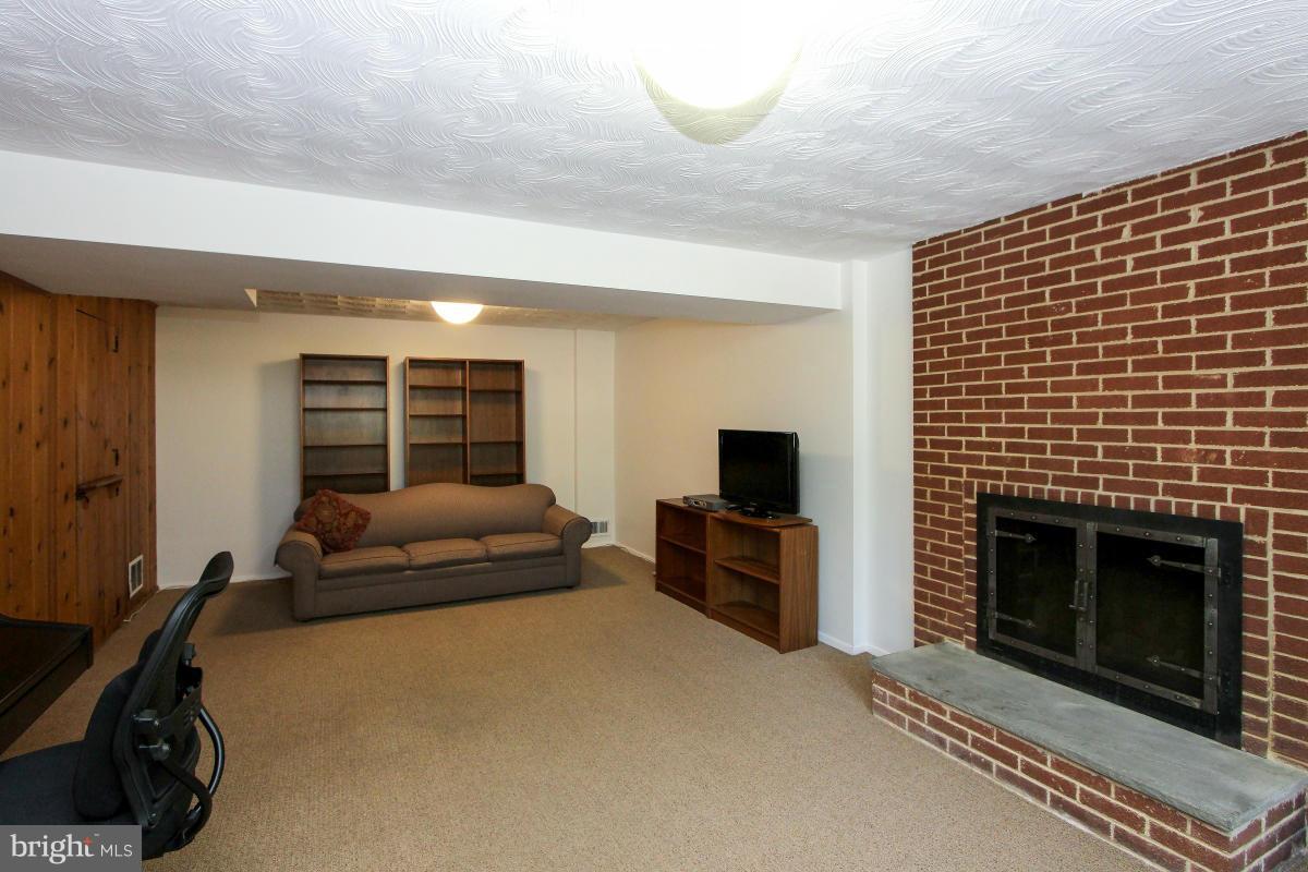 6515 East Halbert Road Bethesda, MD 20817 - Photo 4 of 21 Family Room