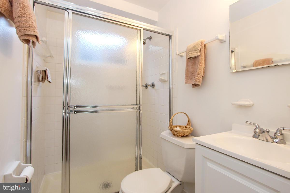 6515 East Halbert Road Bethesda, MD 20817 - Photo 5 of 21 Bath