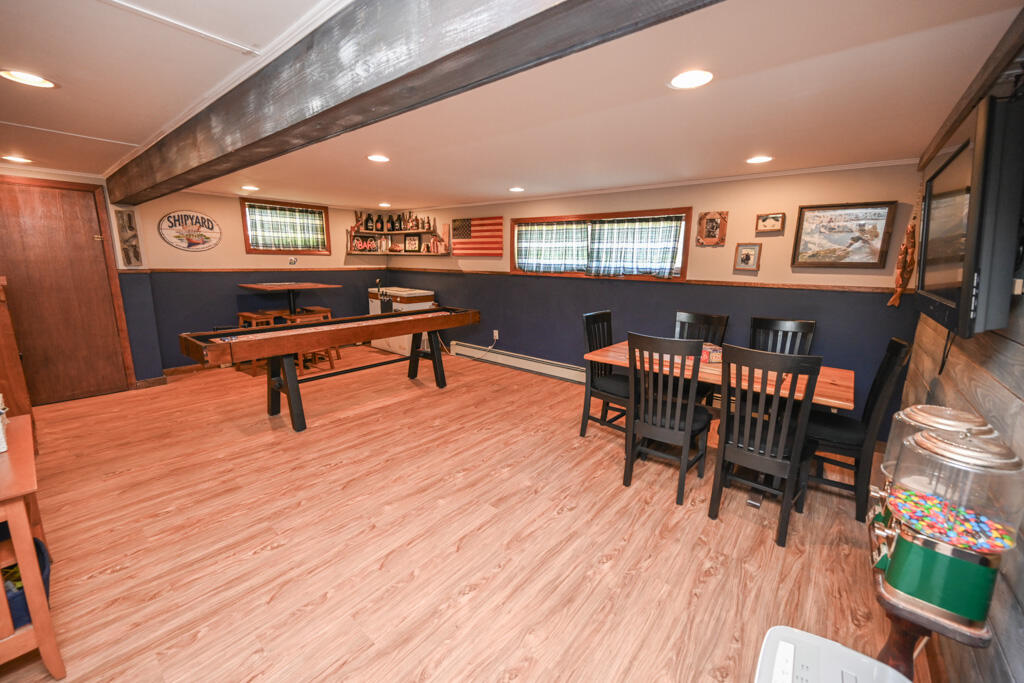 72 Nottingham Way Brewer, ME 04412 - Photo 21 of 47 Family room