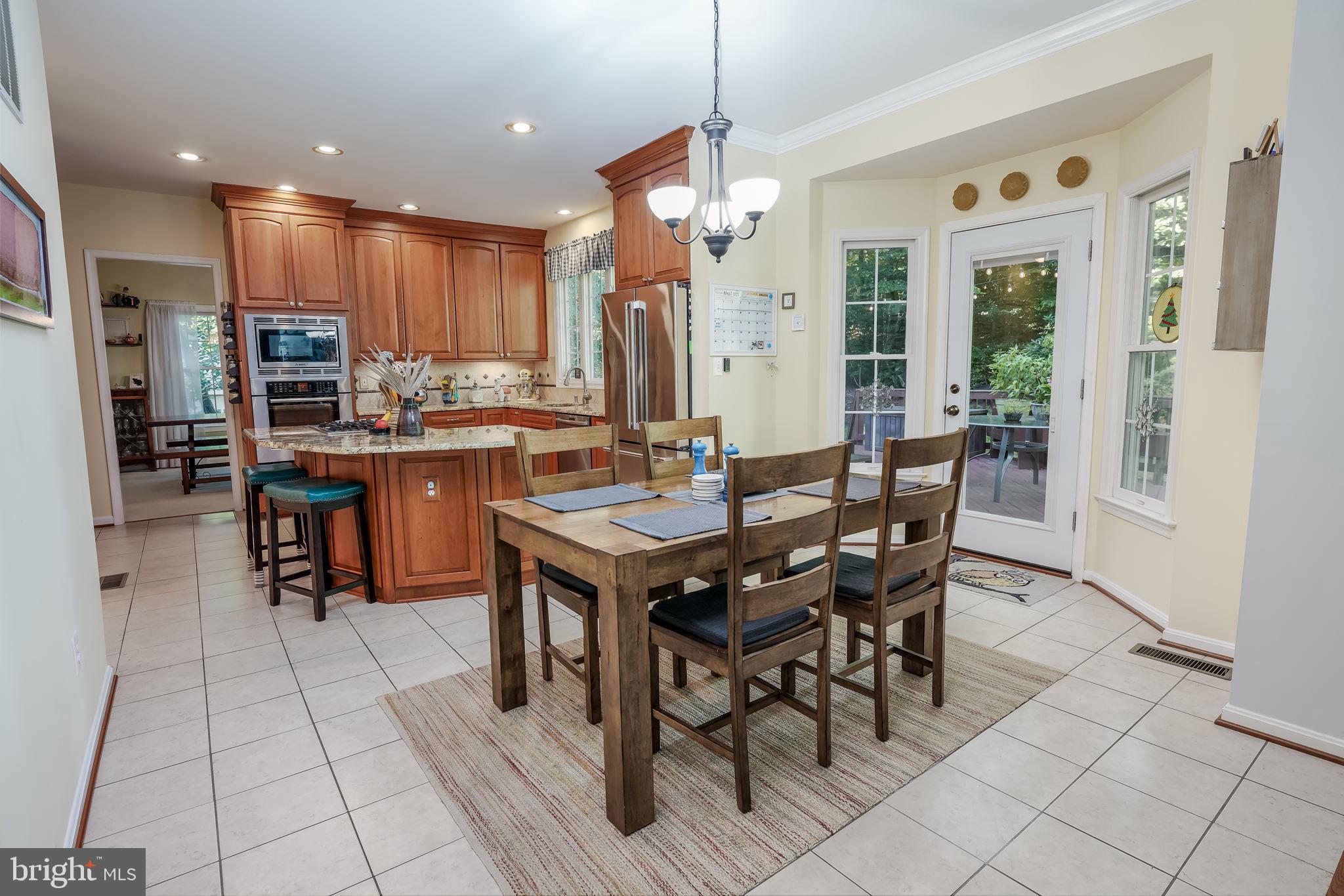 12080 Coloriver Road Manassas, VA 20112 - Photo 23 of 58 Dining area looking at kitchen