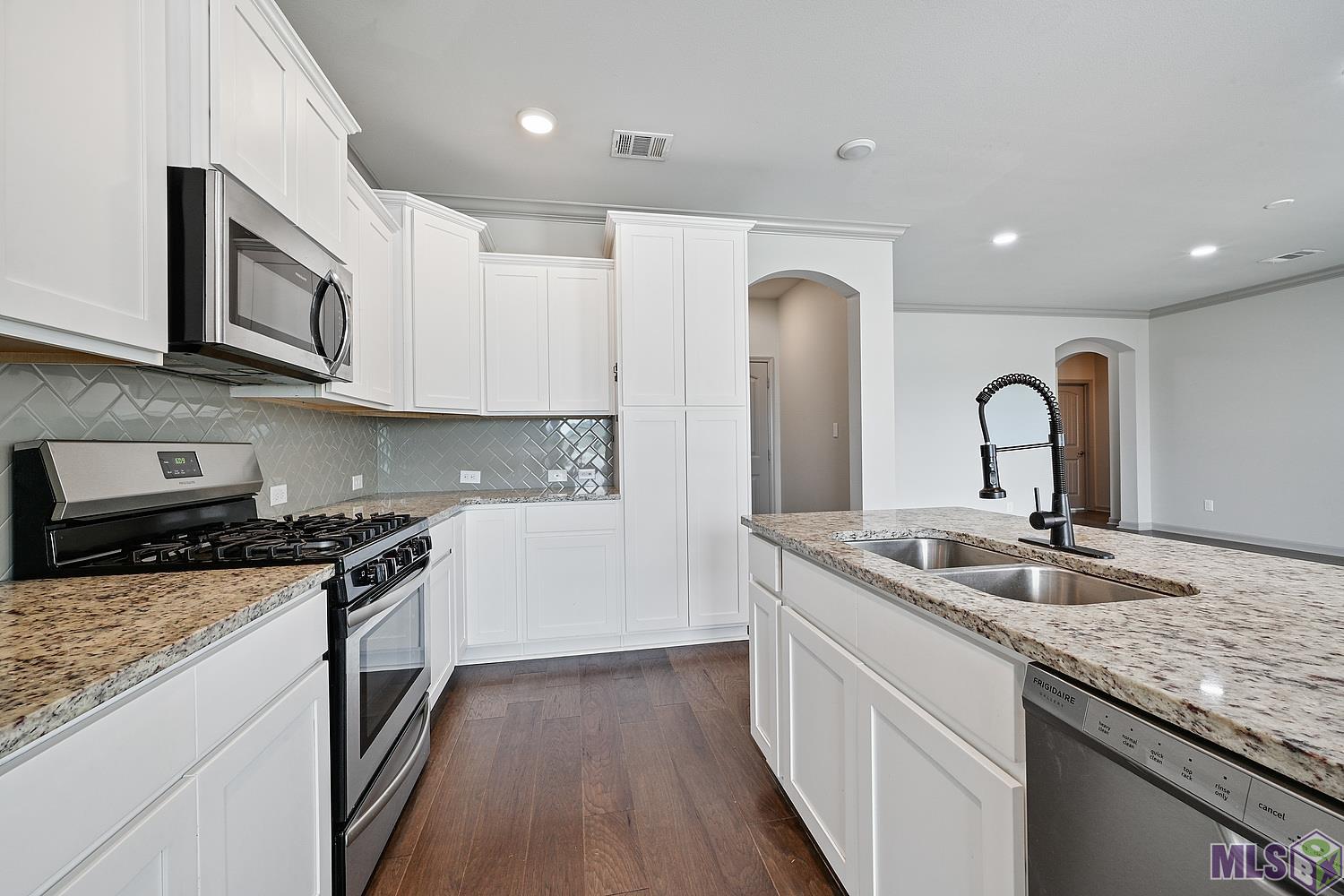 1237 Foxtail Drive Baton Rouge, LA 70820 - Photo 4 of 10