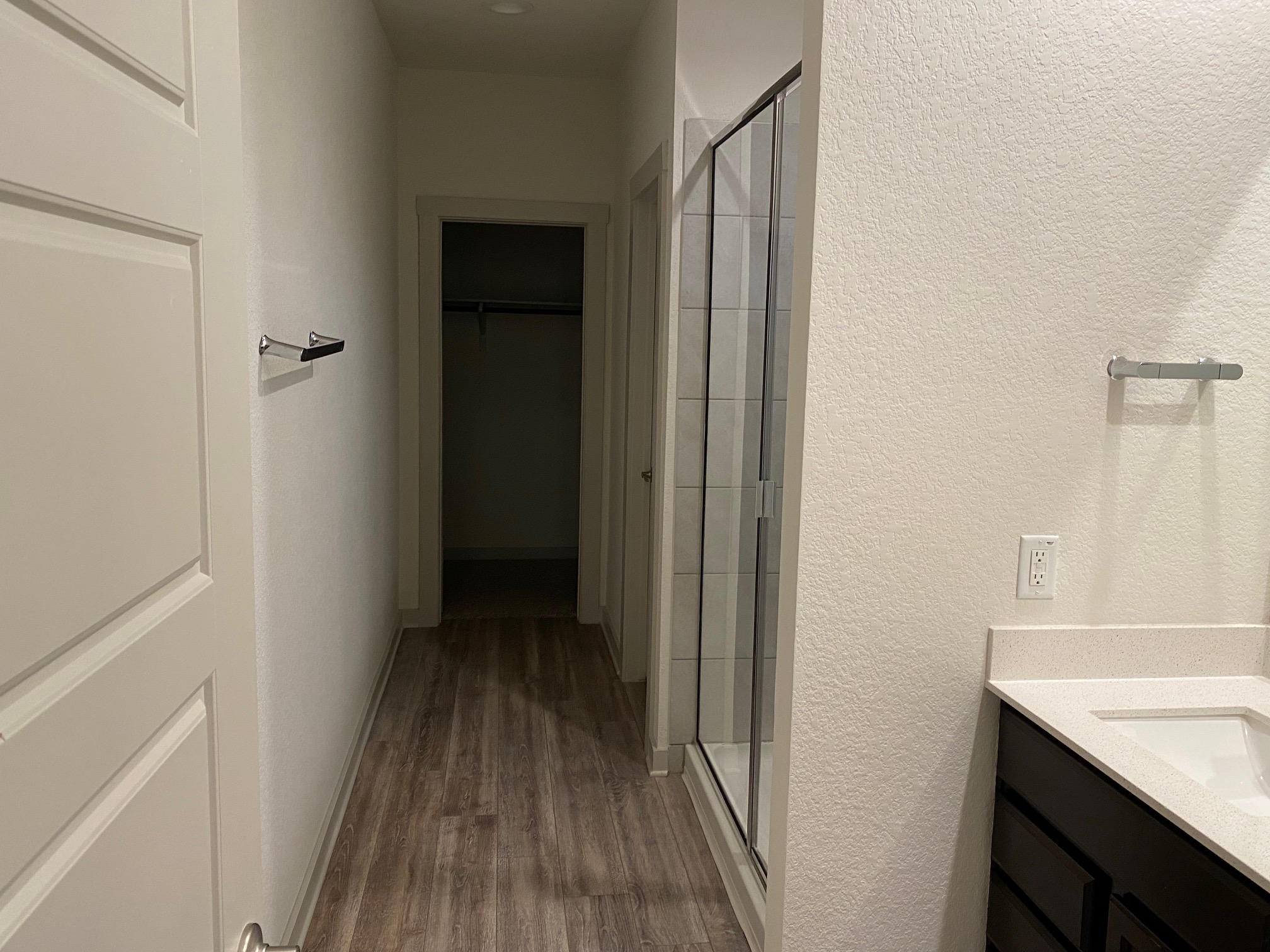 121 Parryi Cove Leander, TX 78641 - Photo 18 of 37 a view of a bathroom from a hallway