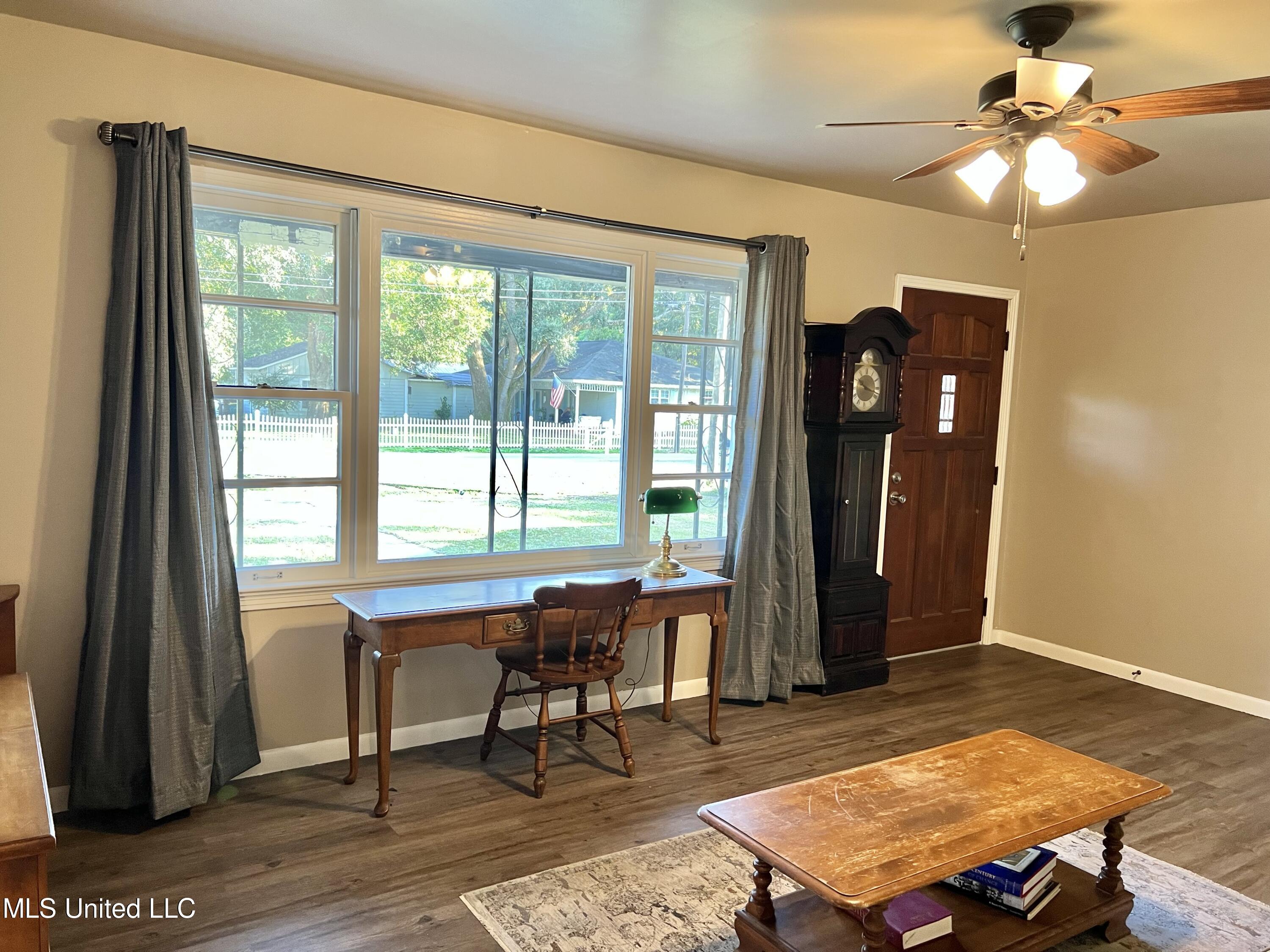 1159 East Old Pass Road Long Beach, MS 39560 - Photo 4 of 14 1159liv