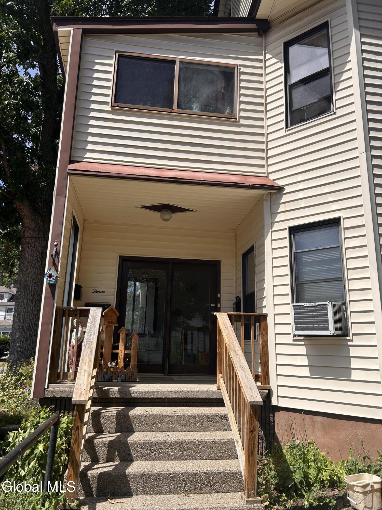 3 Buchanan Avenue Schenectady, NY 12304 - Photo 4 of 61 IMG_3113 2