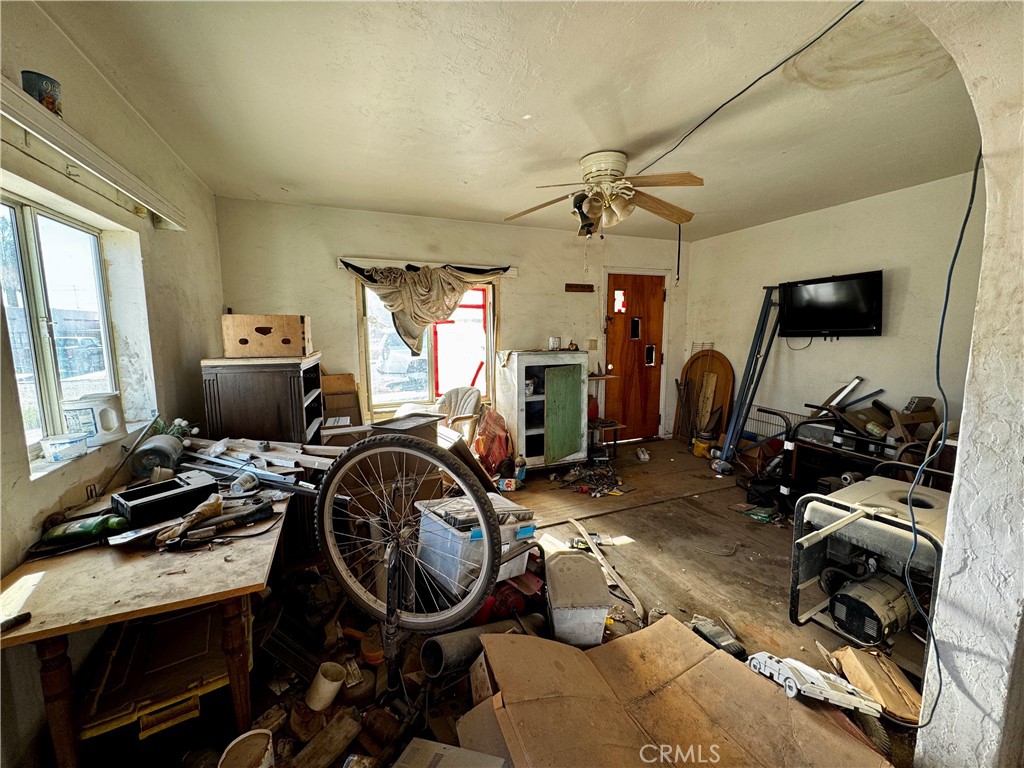 310 Walnut Street Needles, CA 92363 - Photo 8 of 17 Living Room