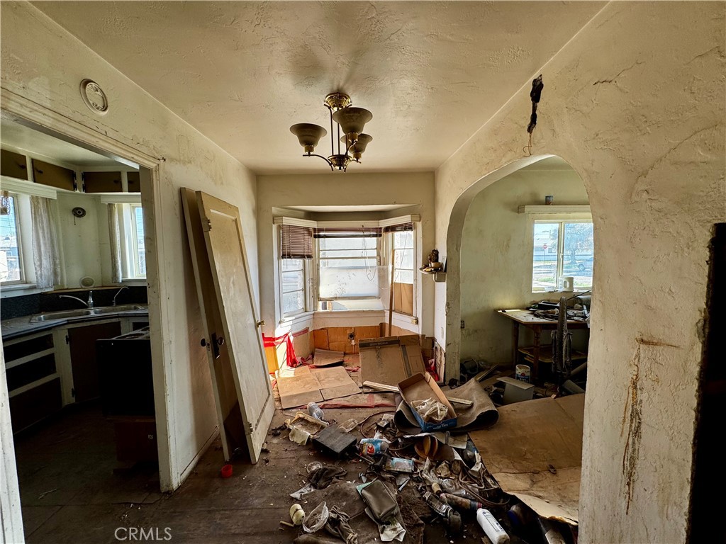310 Walnut Street Needles, CA 92363 - Photo 10 of 17 Dining Room
