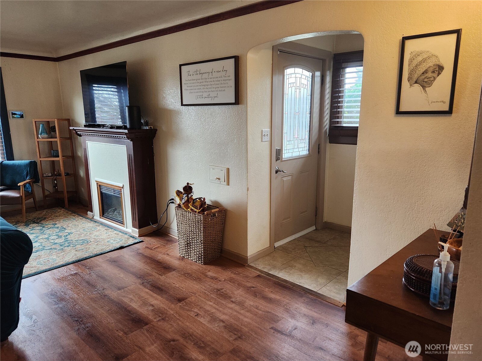 616 South 63rd Street Tacoma, WA 98408 - Photo 4 of 19 a view of a livingroom with wooden floor and a workspace