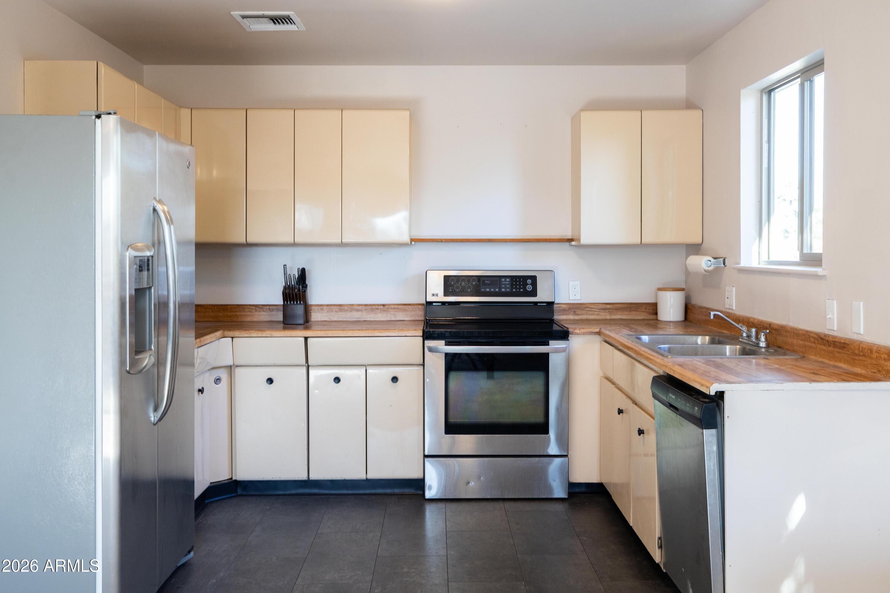 330 West Almeria Road Phoenix, AZ 85003 - Photo 53 of 66 Apartment Kitchen