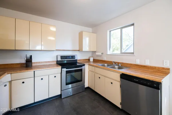 $1,000,000 | 330 West Almeria Road, Phoenix, AZ 85003