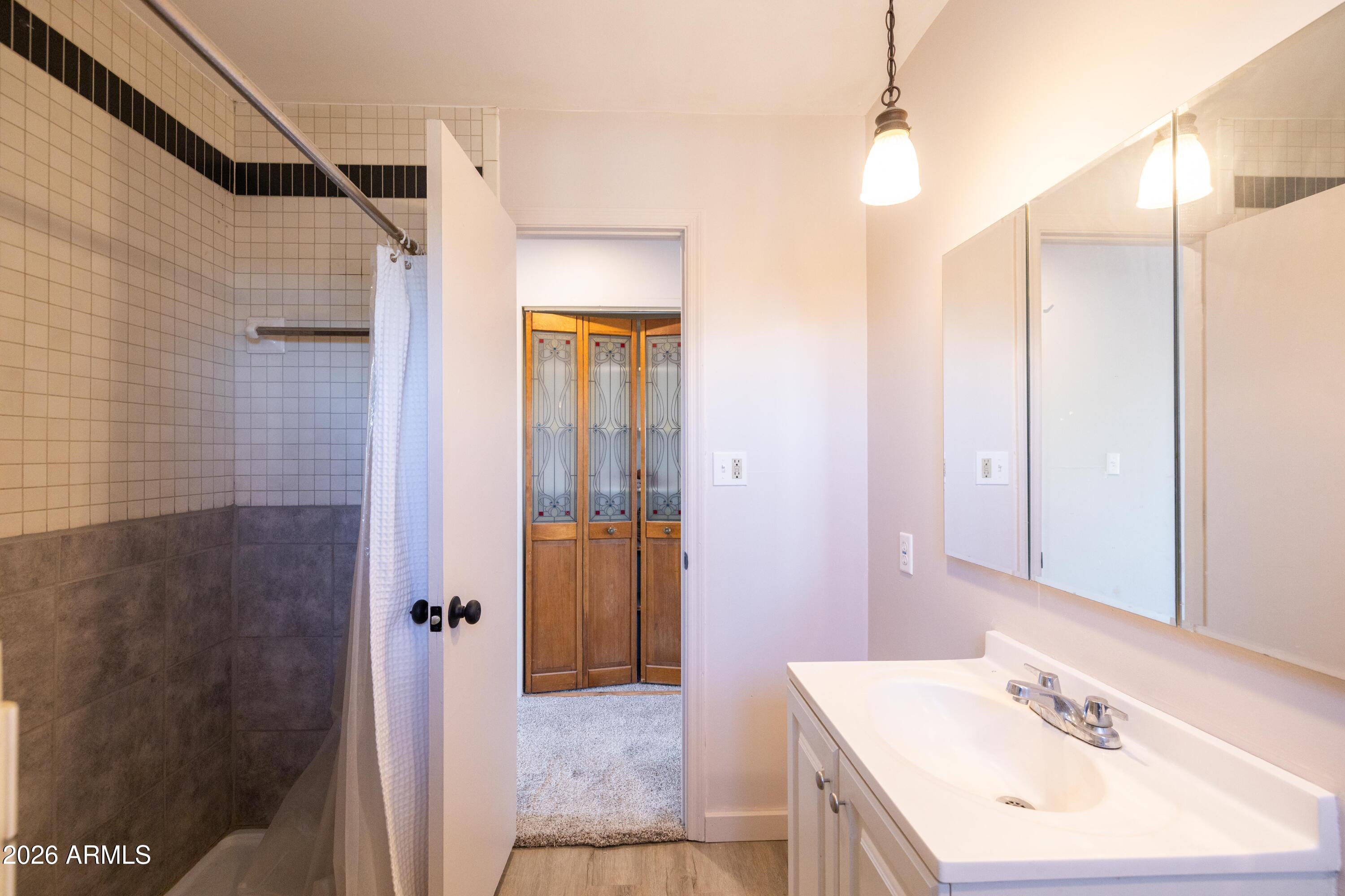 330 West Almeria Road Phoenix, AZ 85003 - Photo 59 of 66 Apartment Bathroom