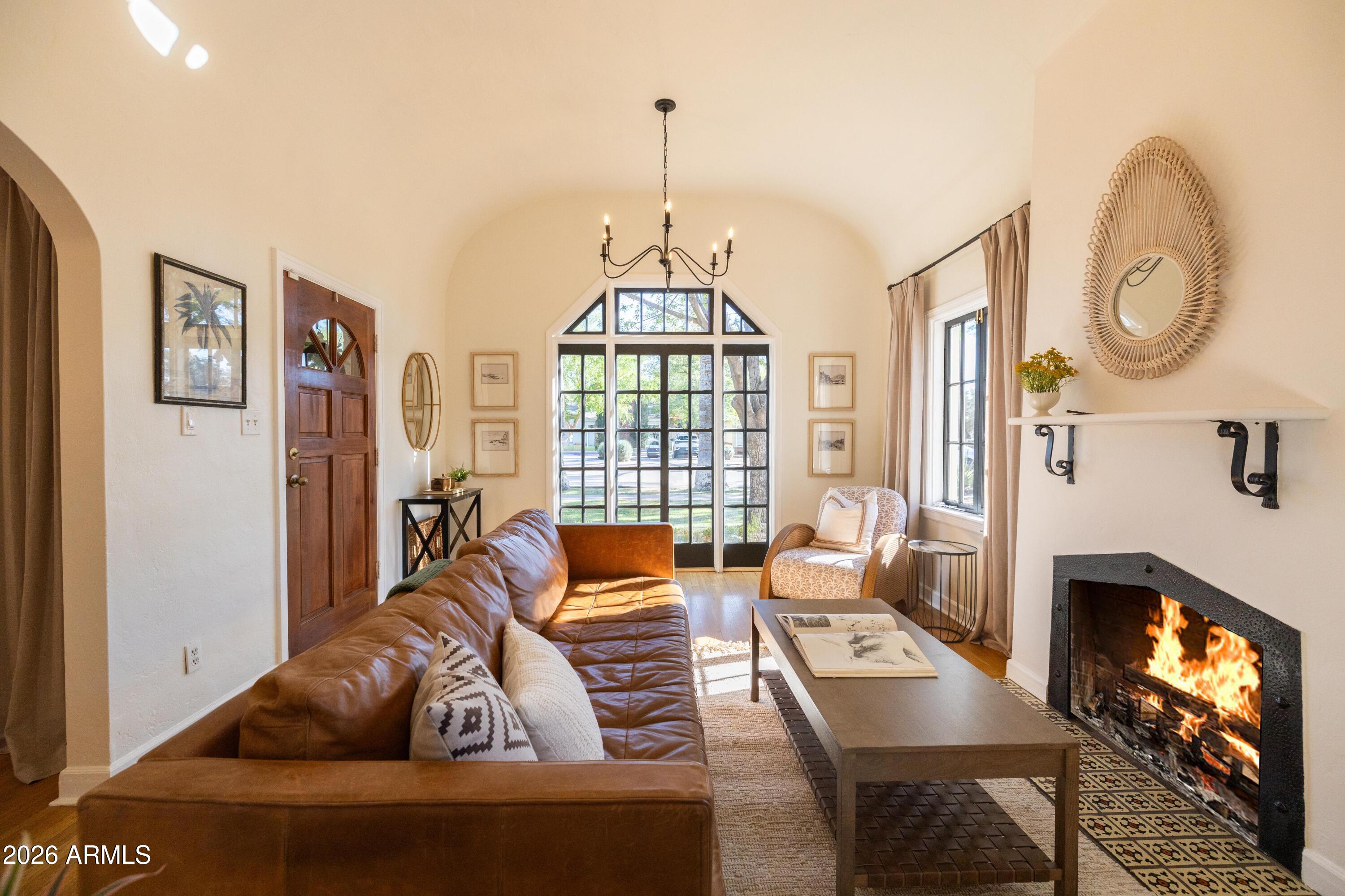 330 West Almeria Road Phoenix, AZ 85003 - Photo 7 of 66 Living Room