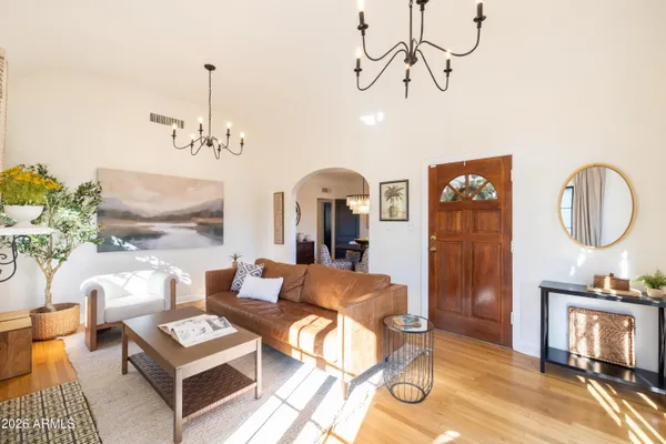 $1,000,000 | 330 West Almeria Road, Phoenix, AZ 85003