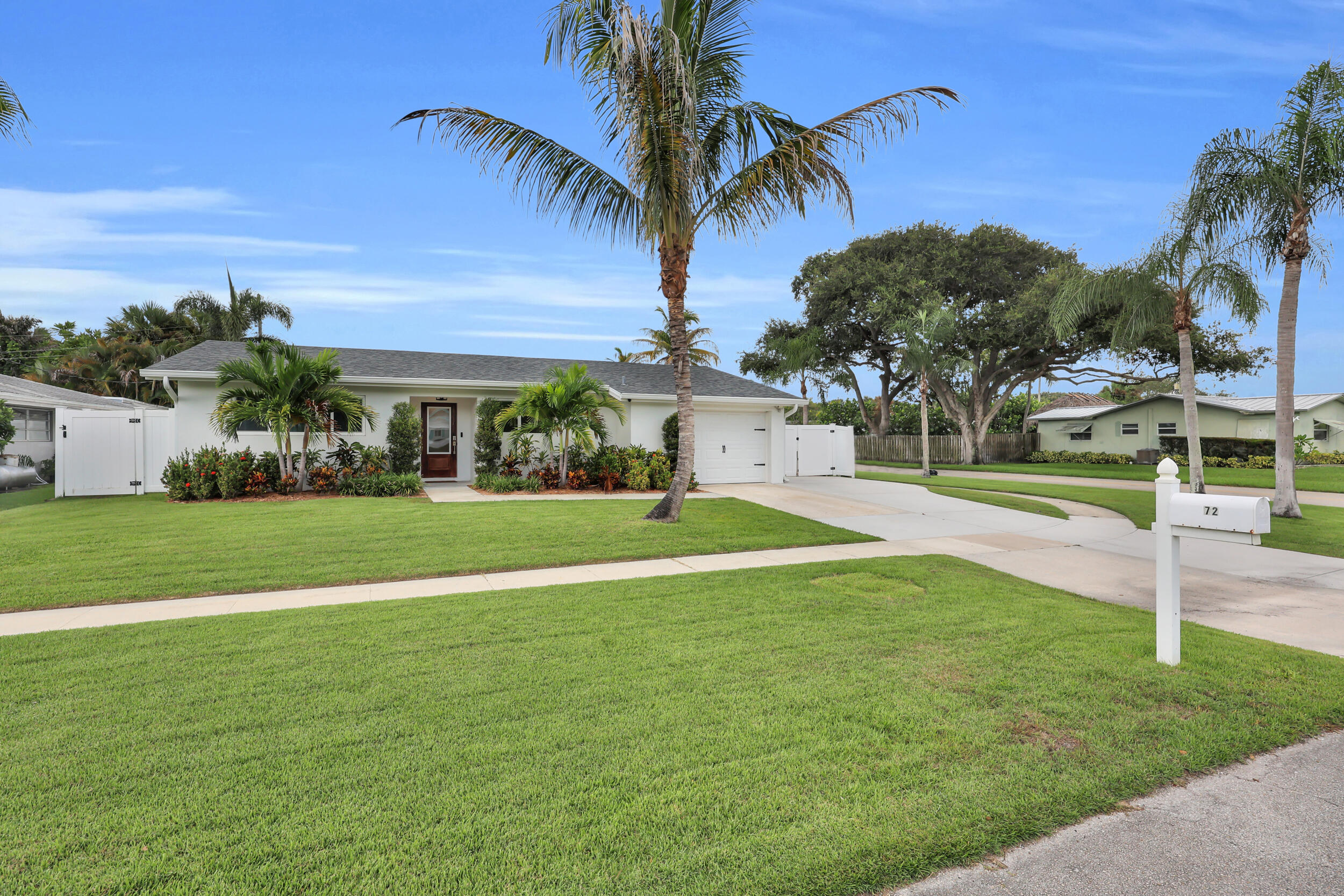 72 Willow Road Tequesta, FL 33469 - Photo 1 of 41 004_eZC1-2