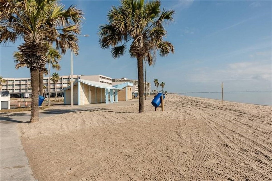 3938 Surfside Boulevard, Unit 3129 Corpus Christi, TX 78402 - Photo 30 of 39 a view of a backyard of a house