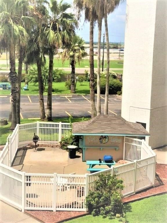 3938 Surfside Boulevard, Unit 3129 Corpus Christi, TX 78402 - Photo 32 of 39 a front view of a house with a garden