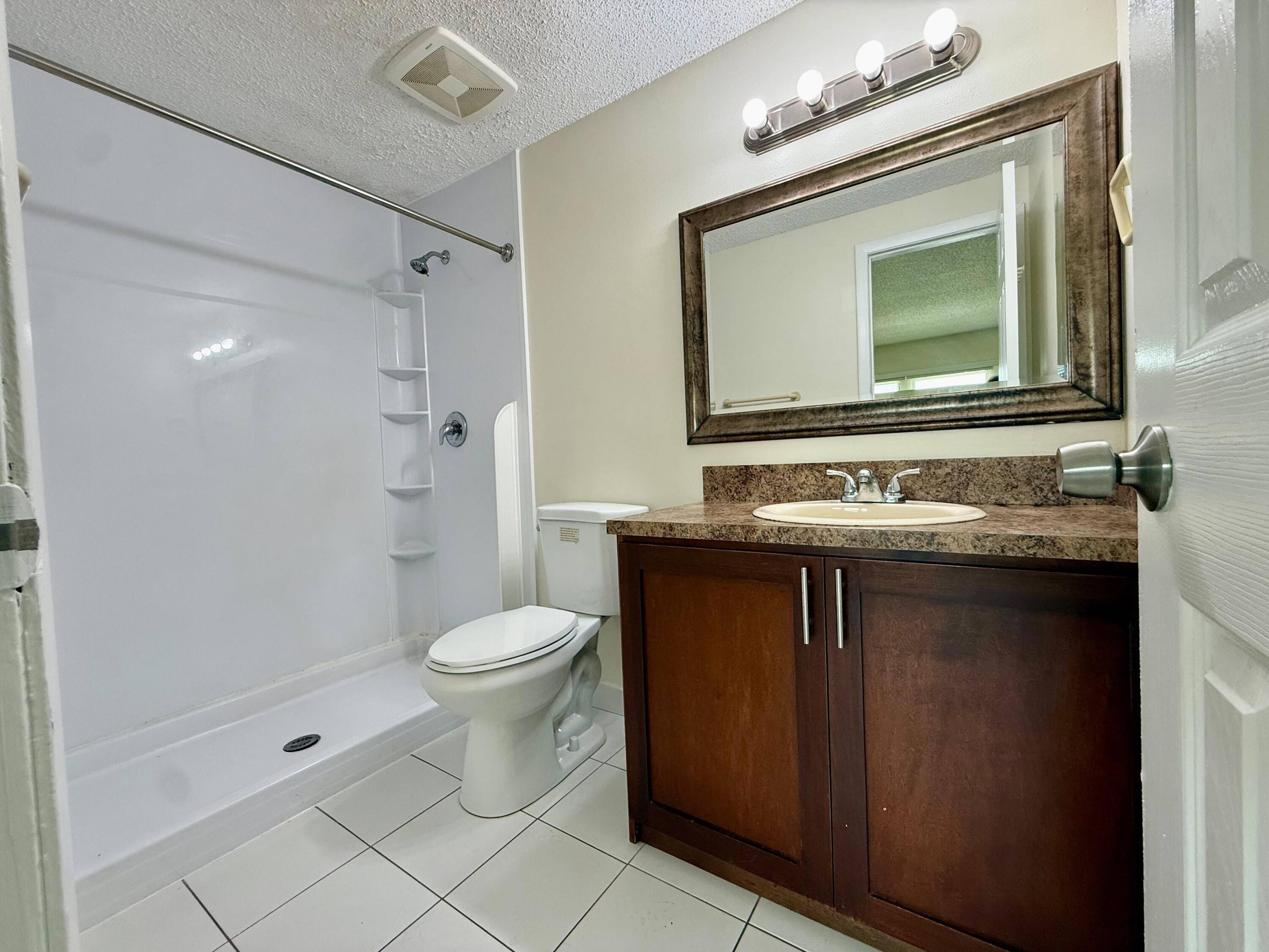 343 Gulfstream Road Dania Beach, FL 33004 - Photo 6 of 20 WhatsApp Image 2026-08-27 at 21.22.13 (7