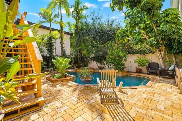 $2,400,000 | 1724 Cherry Lane, Sarasota, FL 34236