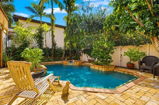 $2,400,000 | 1724 Cherry Lane, Sarasota, FL 34236