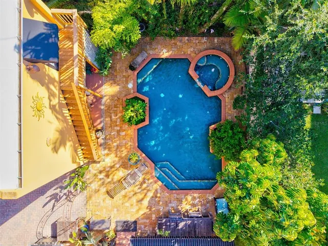 $2,400,000 | 1724 Cherry Lane, Sarasota, FL 34236