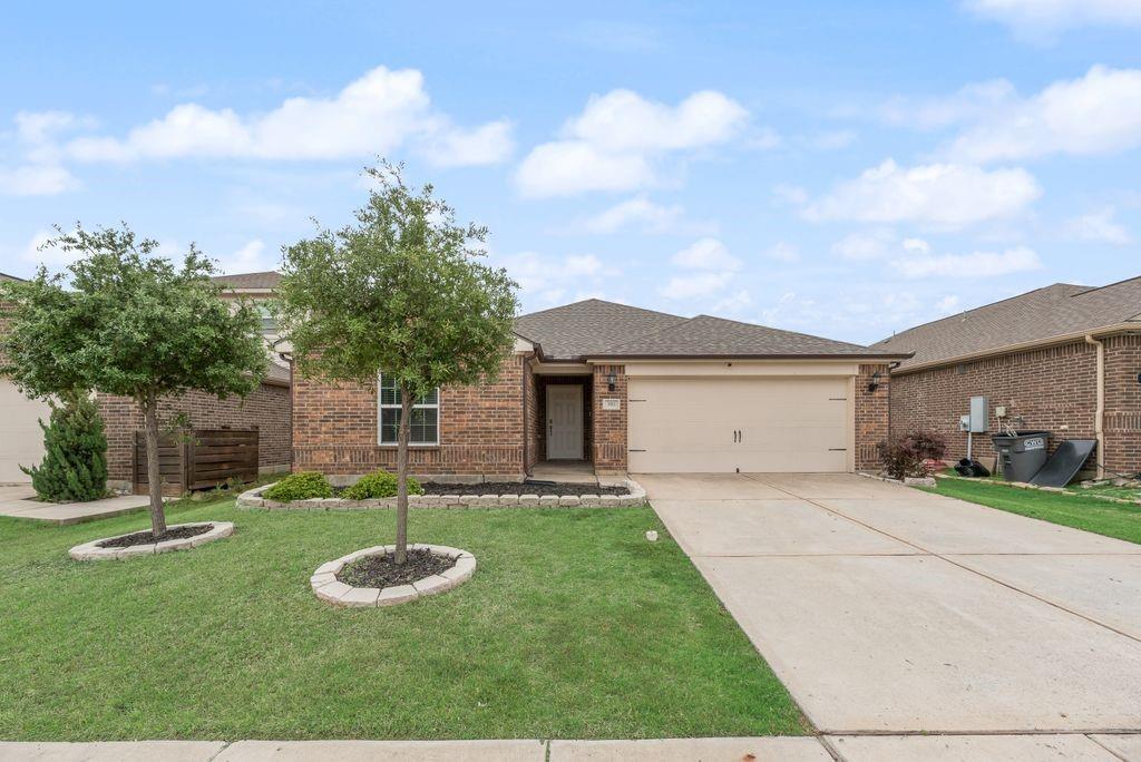 1911 Pilot Point Way Princeton, TX 75407 - Photo 3 of 23