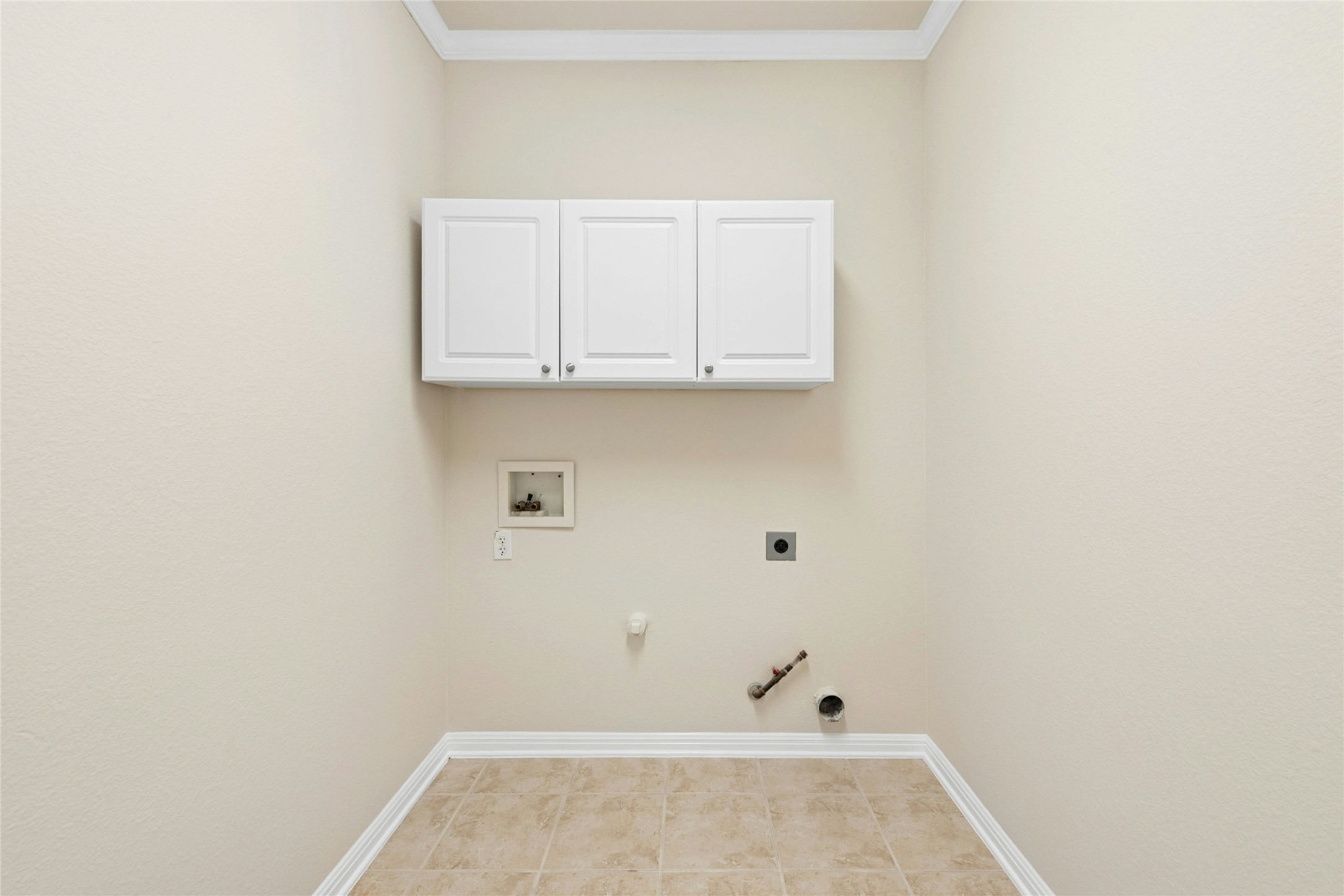 402 Colorado River Road Georgetown, TX 78633 - Photo 21 of 32 Laundry Room with electric or natural gas dryer connections.