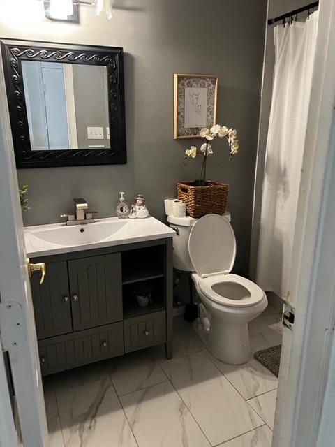 1802 Lewis Trail Grand Prairie, TX 75052 - Photo 10 of 13 Hall Bathroom