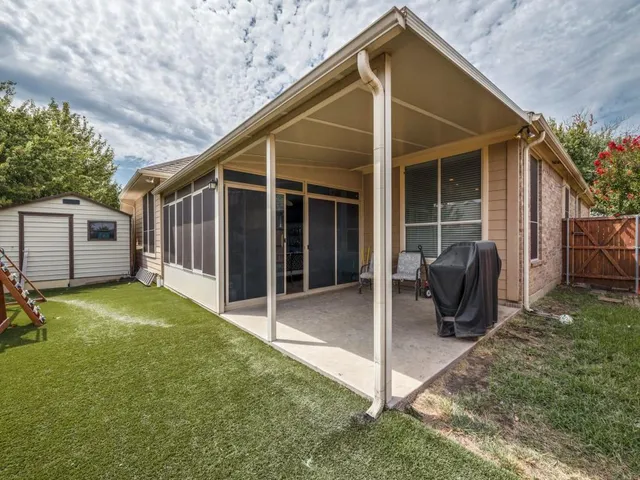 a view of a house with backyard and porch