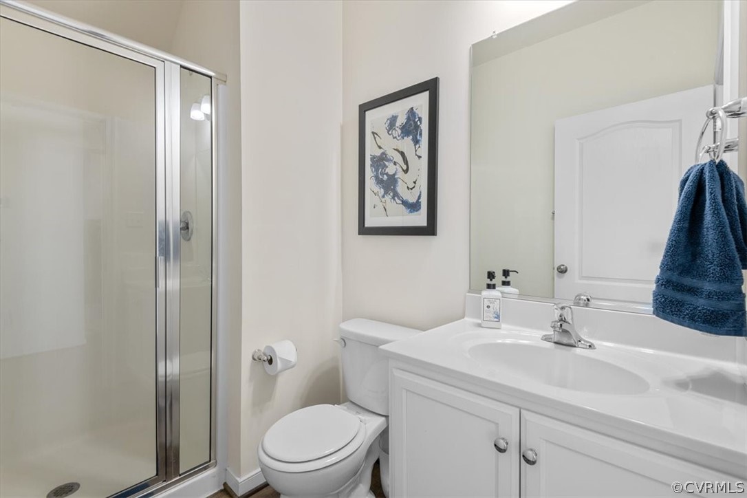 5744 Rohan Court Moseley, VA 23120 - Photo 10 of 38 Main floor bath
