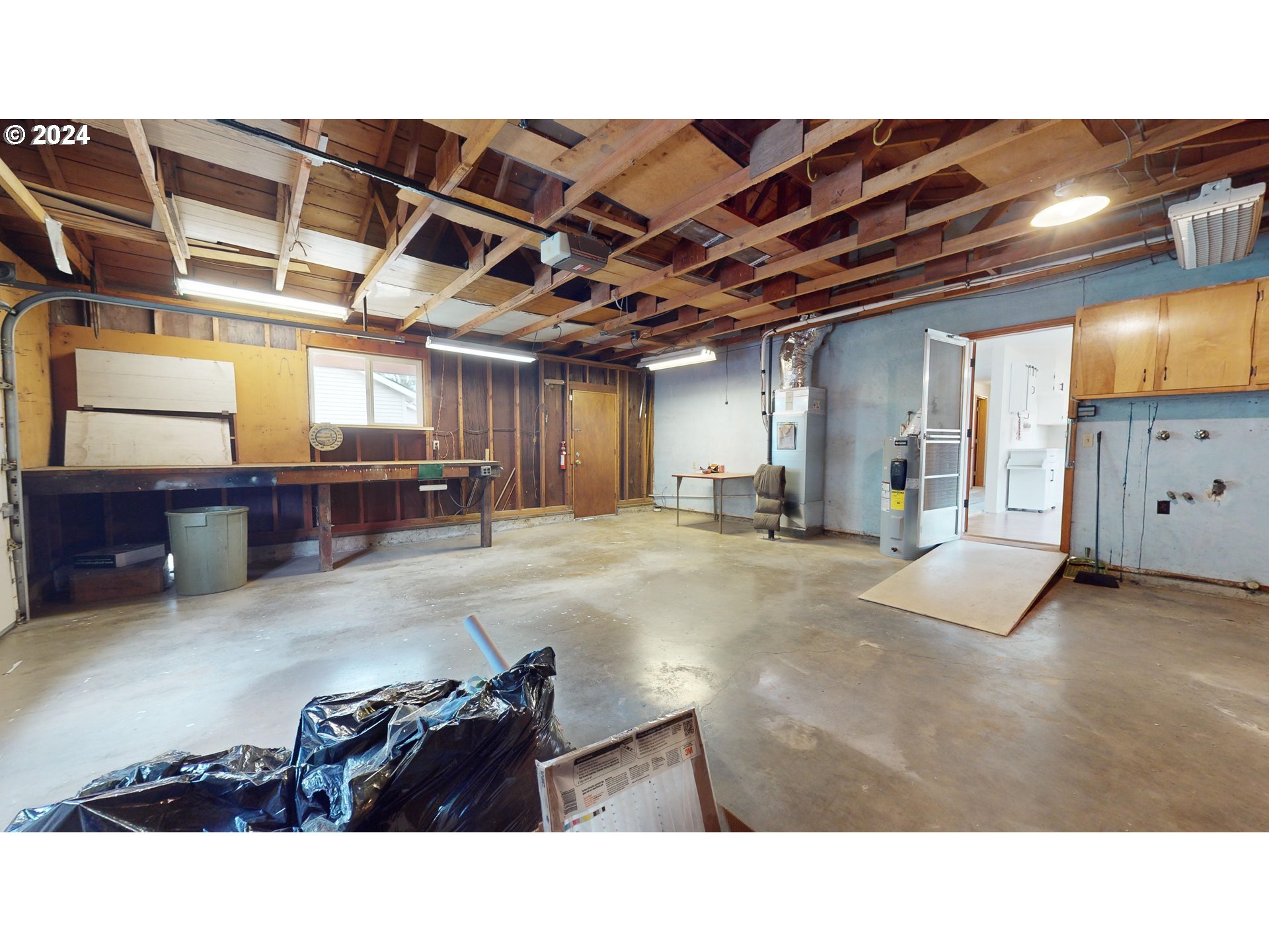 4675 Daisy Street Springfield, OR 97478 - Photo 27 of 43 a room with furniture and window
