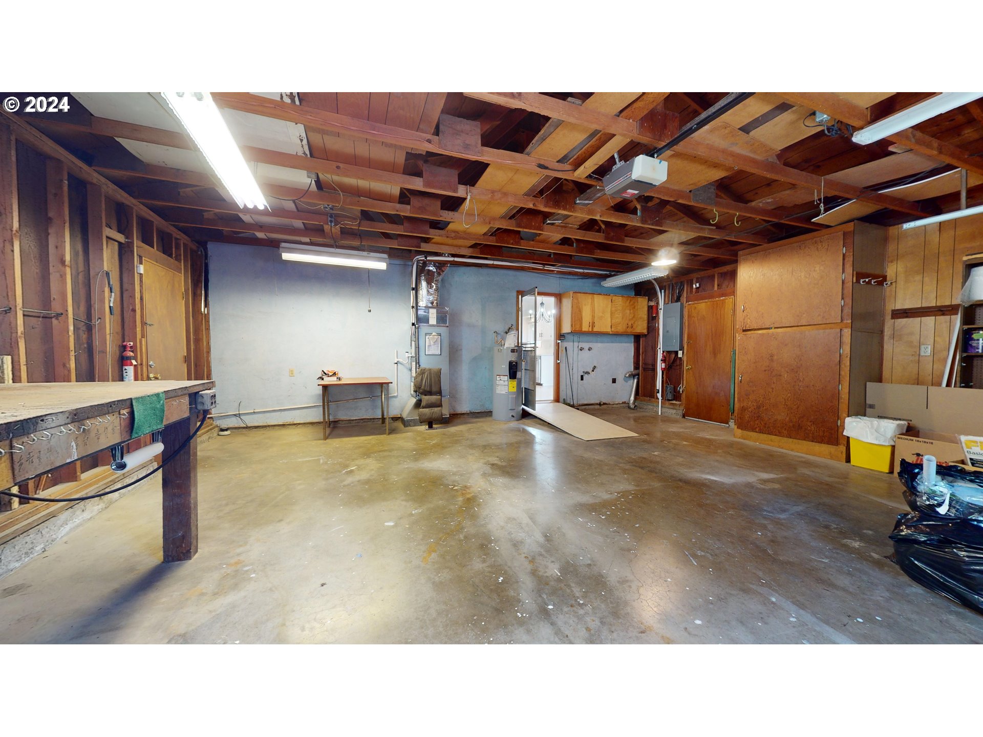 4675 Daisy Street Springfield, OR 97478 - Photo 28 of 43 a room with gym equipment