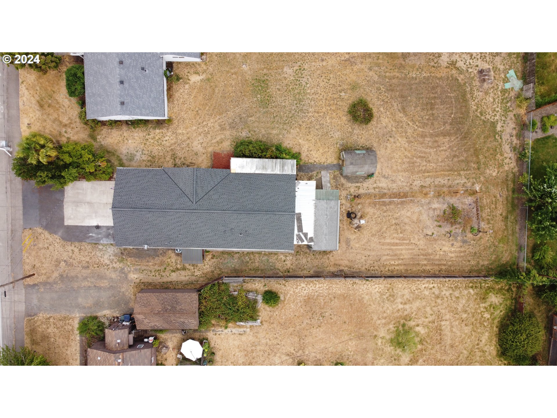 4675 Daisy Street Springfield, OR 97478 - Photo 41 of 43 an aerial view of a house with a yard