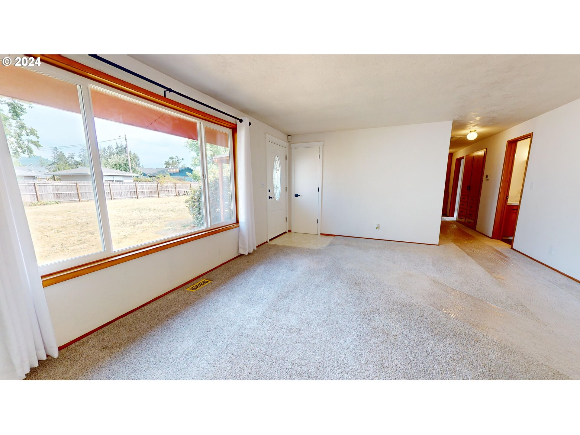 4675 Daisy Street Springfield, OR 97478 - Photo 5 of 43