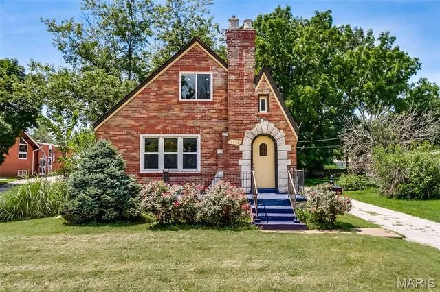 $224,900 | 1375 South New Florissant Road, Florissant, MO 63031