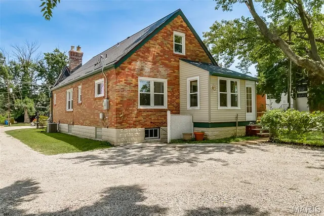 $224,900 | 1375 South New Florissant Road, Florissant, MO 63031