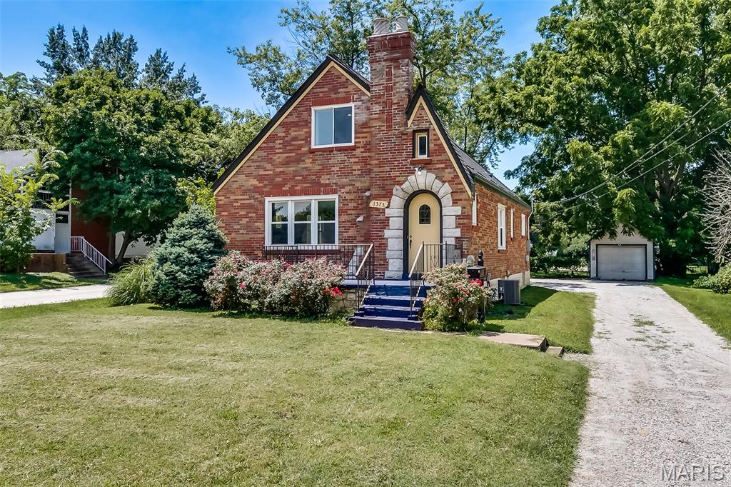 1375 South New Florissant Road Florissant, MO 63031 - Photo 2 of 22