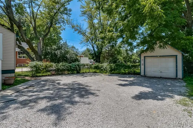 $224,900 | 1375 South New Florissant Road, Florissant, MO 63031