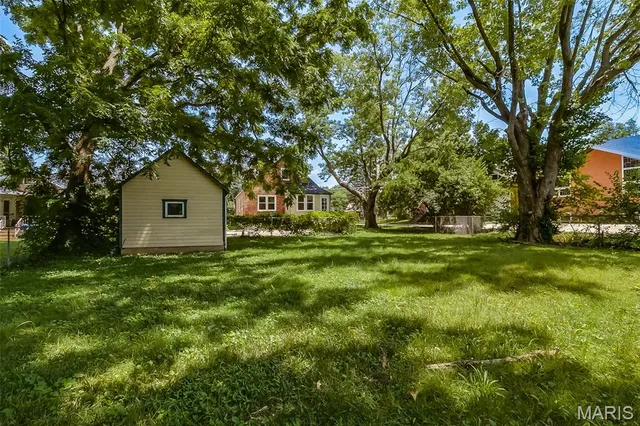 $224,900 | 1375 South New Florissant Road, Florissant, MO 63031