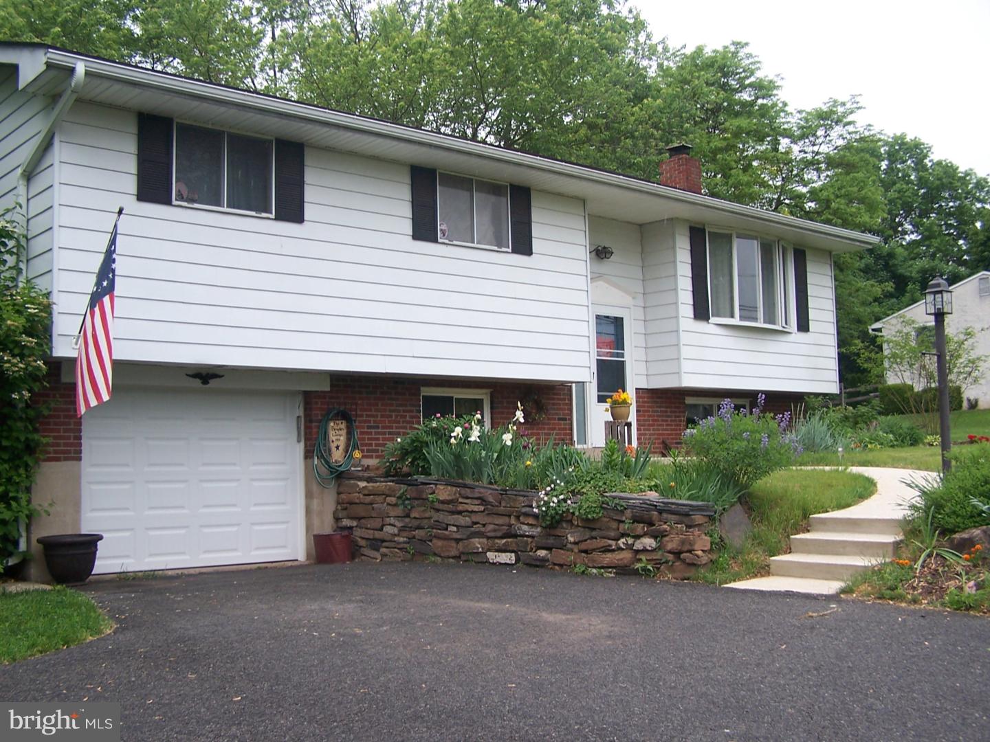 2265 East Buck Road Pennsburg, PA 18073 - Photo 1 of 25 Gallery Image 1